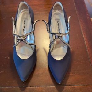 Vanessa Noel  Blue pump stretchy rhinestone strap sz 6 1/2 made in Italy